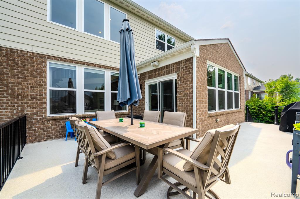 1367 Addington Court