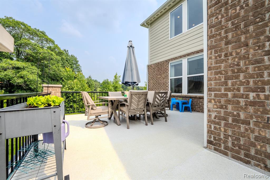 1367 Addington Court