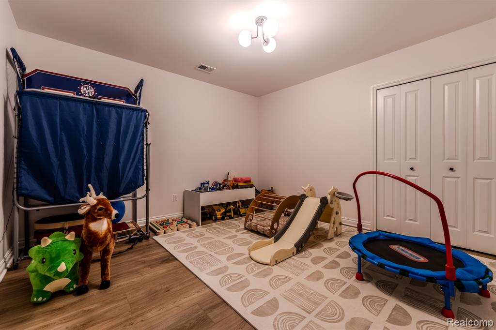 1367 Addington Court