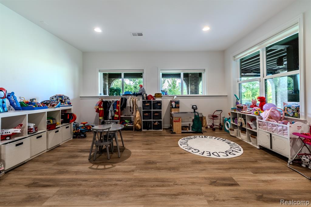 1367 Addington Court