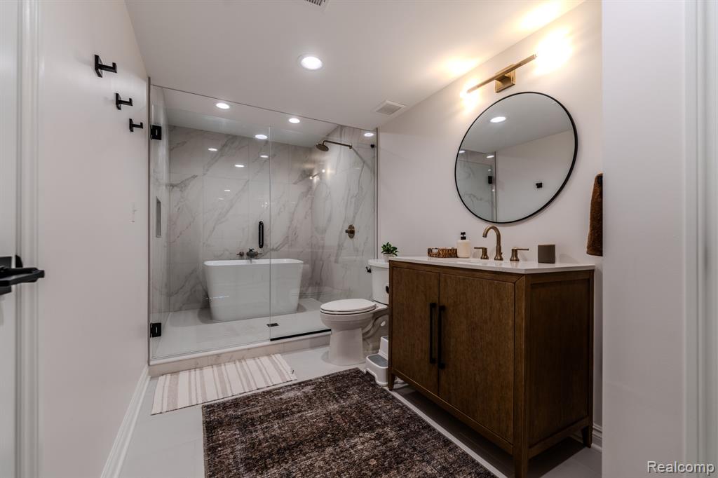 1367 Addington Court