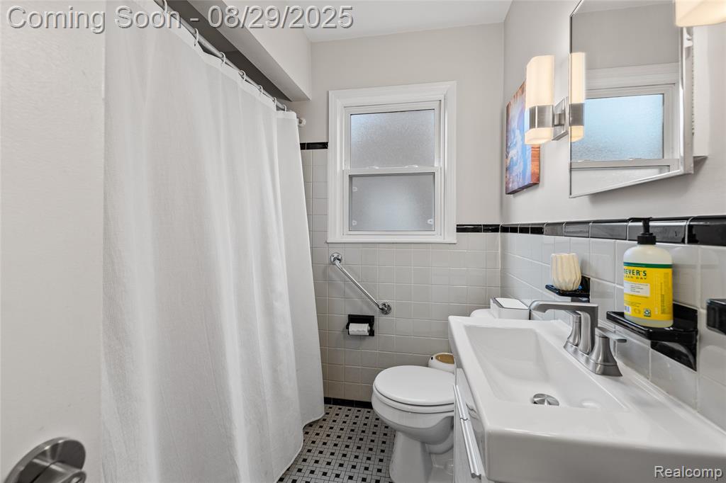 712 S Minerva Avenue