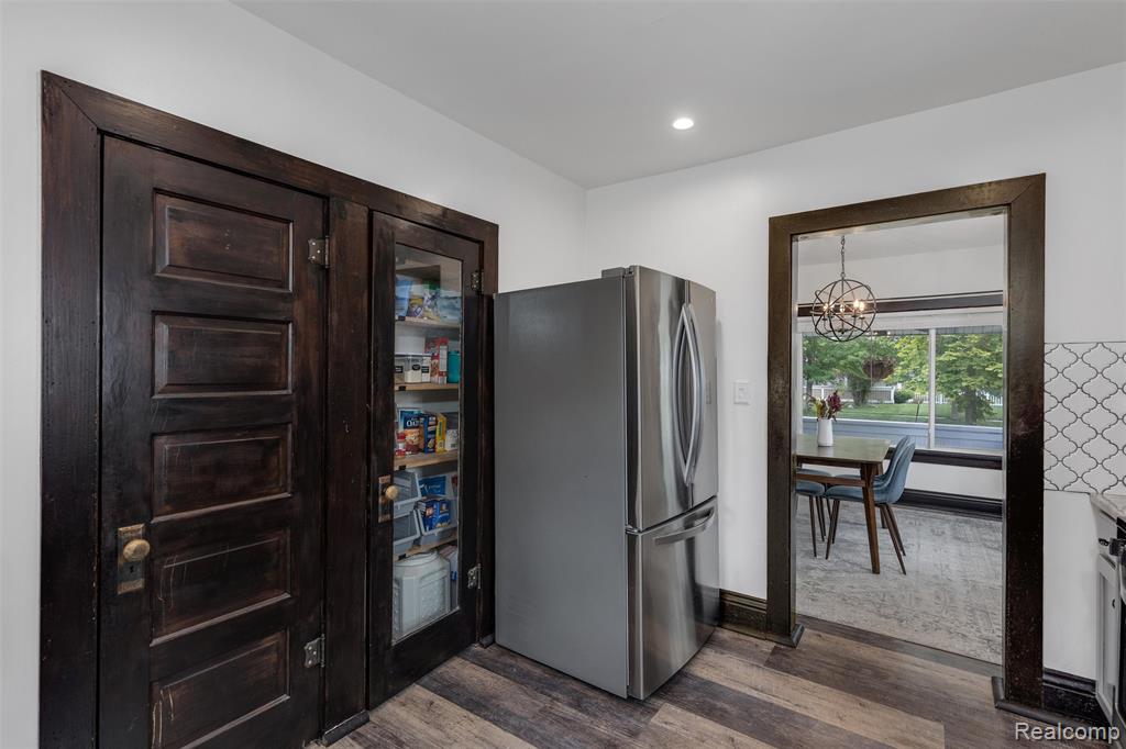 709 E Grand River Avenue