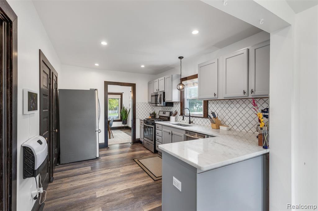 709 E Grand River Avenue