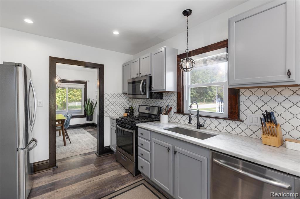 709 E Grand River Avenue