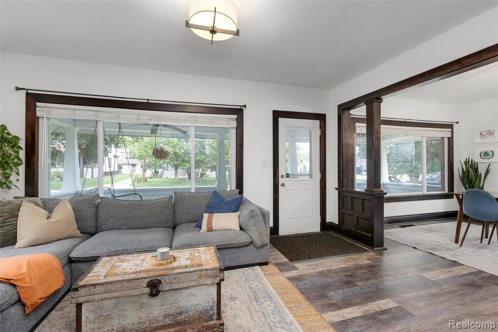 709 E Grand River Avenue