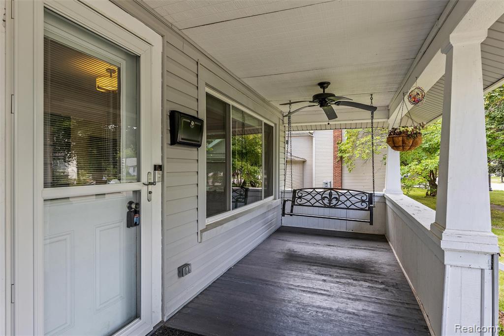 709 E Grand River Avenue