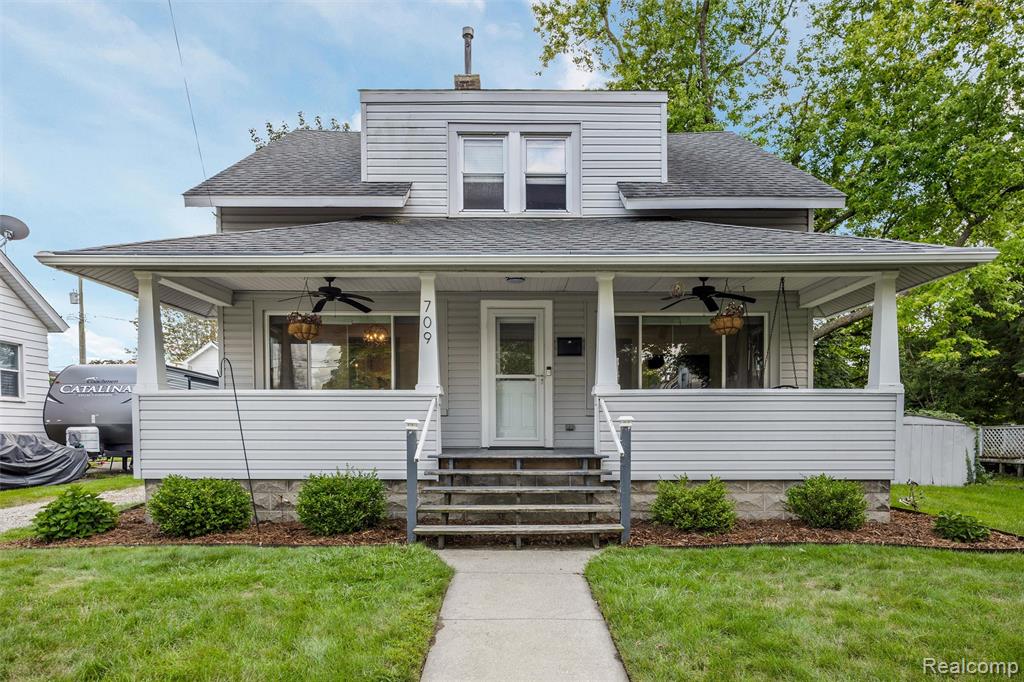 709 E Grand River Avenue