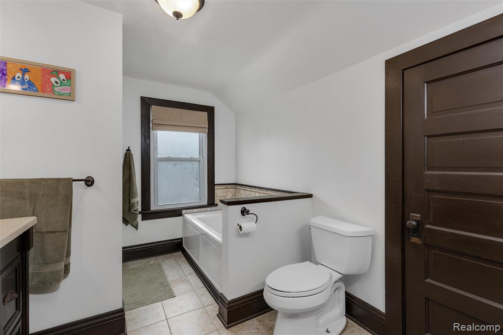 709 E Grand River Avenue