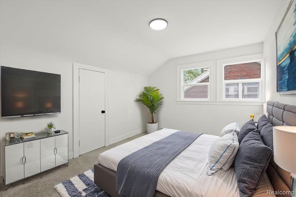 5307 Three Mile Drive