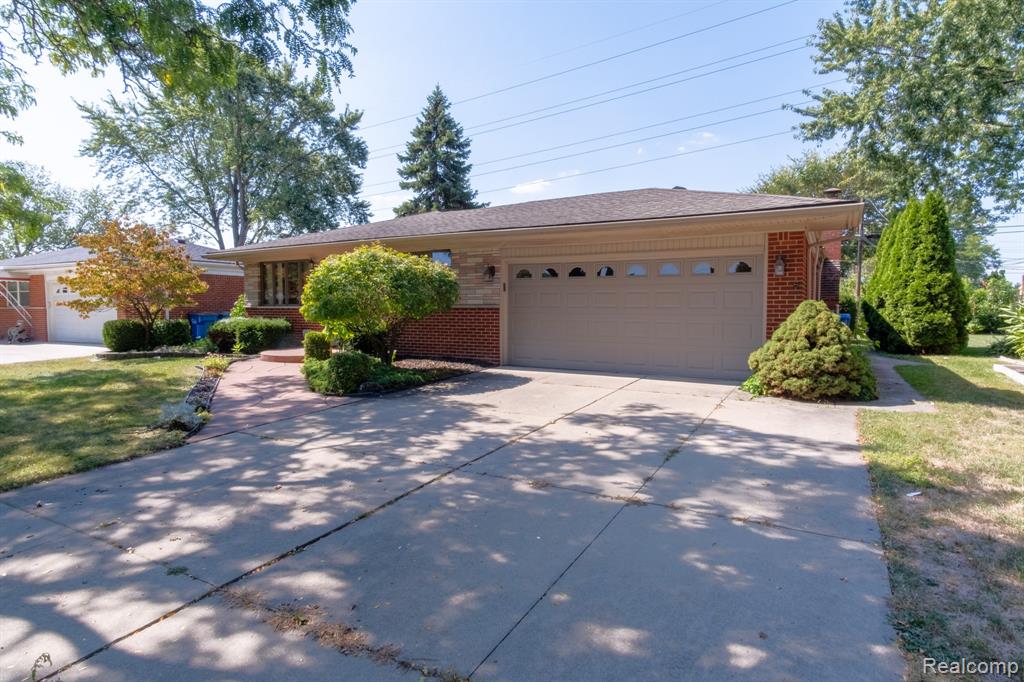 27207 Huntington Drive