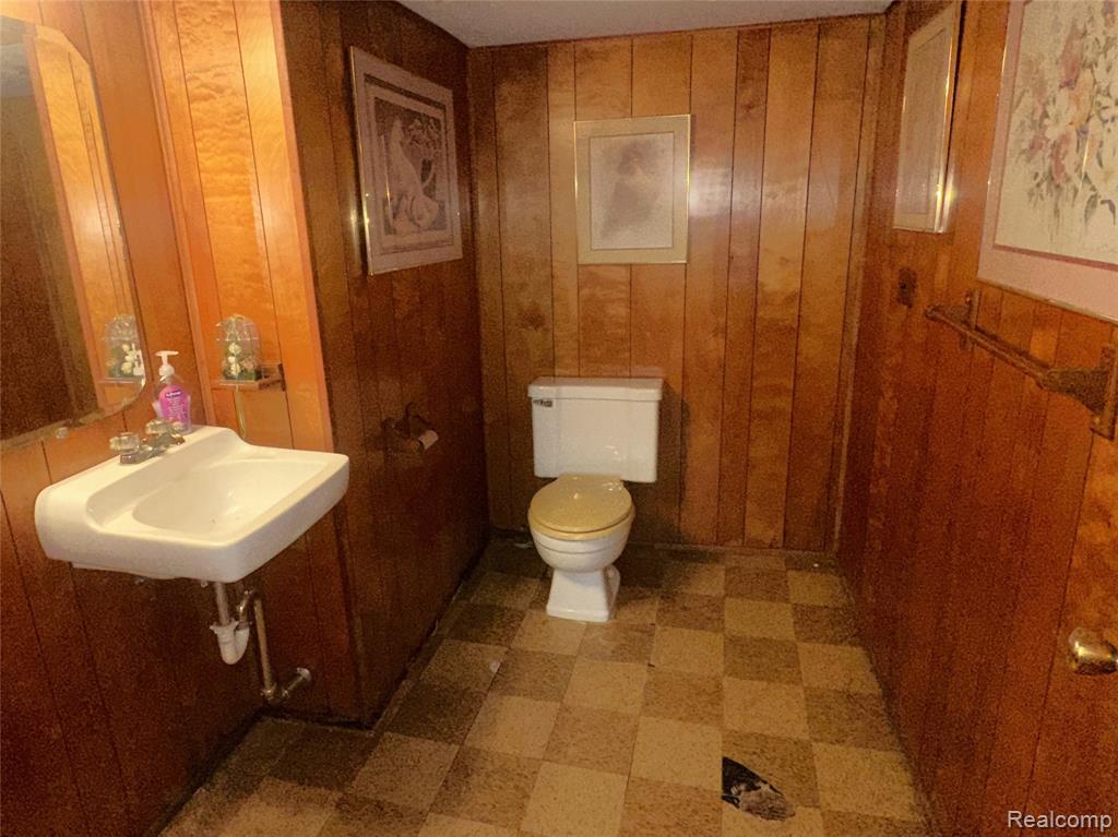 27207 Huntington Drive