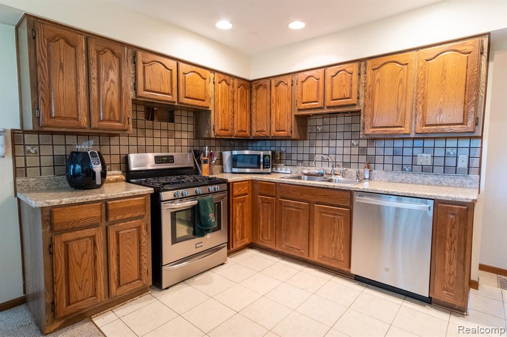 27207 Huntington Drive