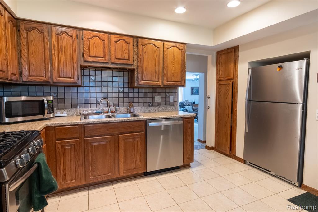 27207 Huntington Drive