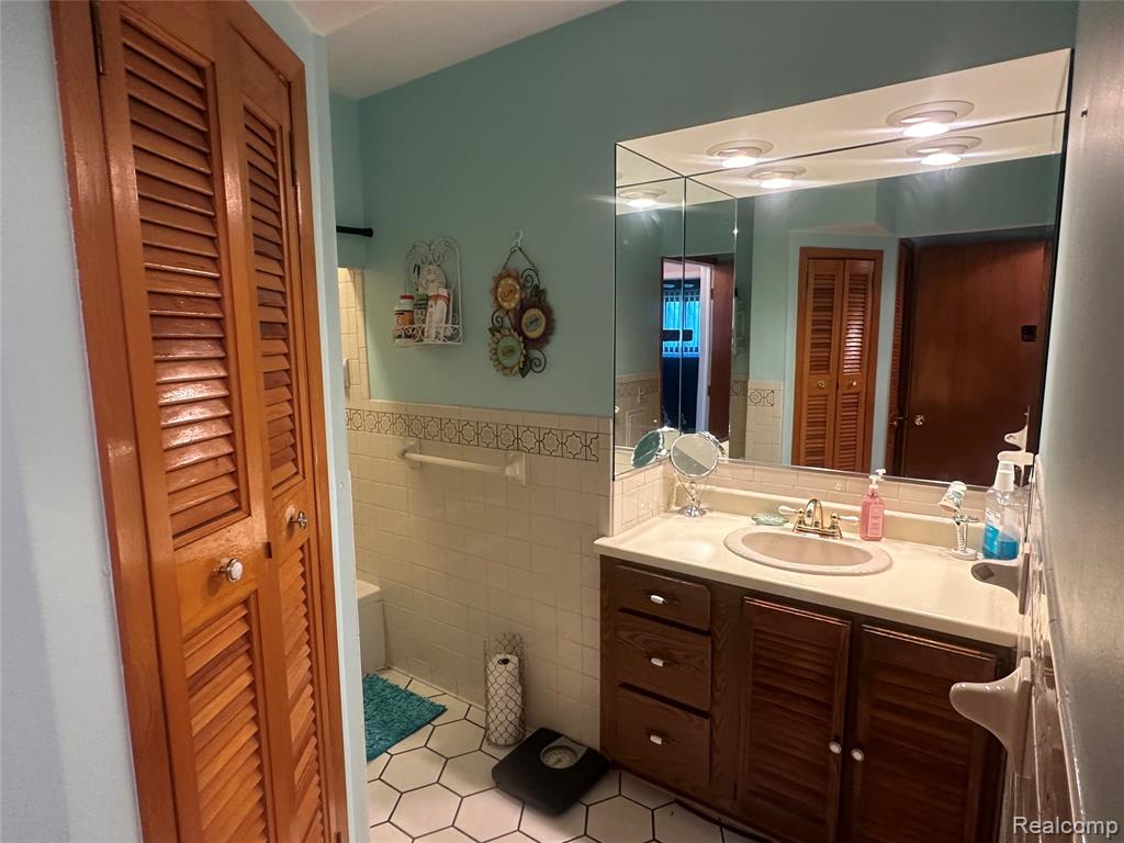 27207 Huntington Drive