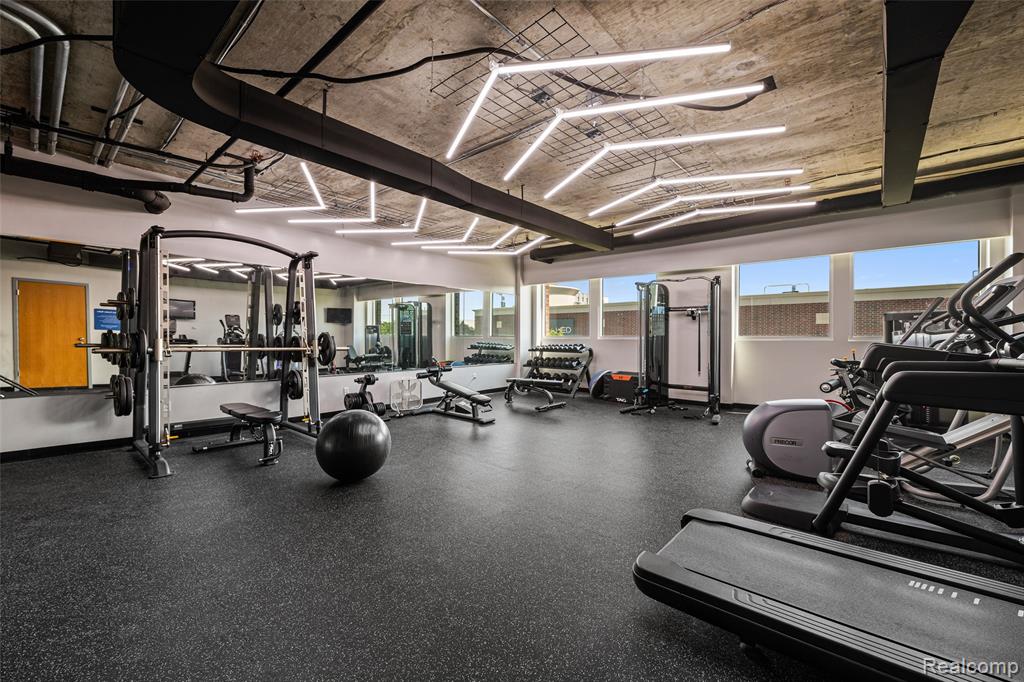 100 W 5th Street # 504