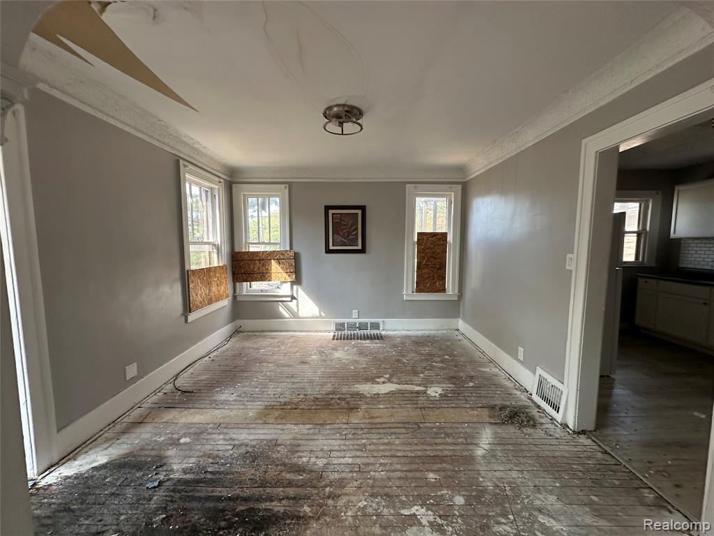 15203 Mettetal Street