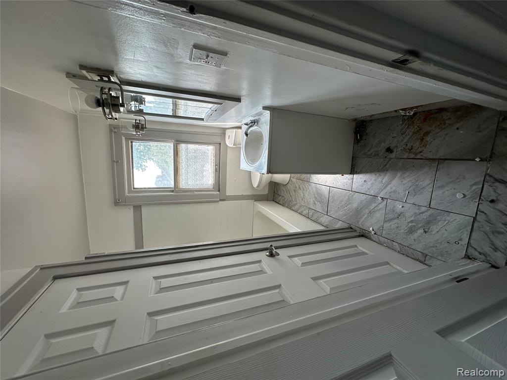 15203 Mettetal Street