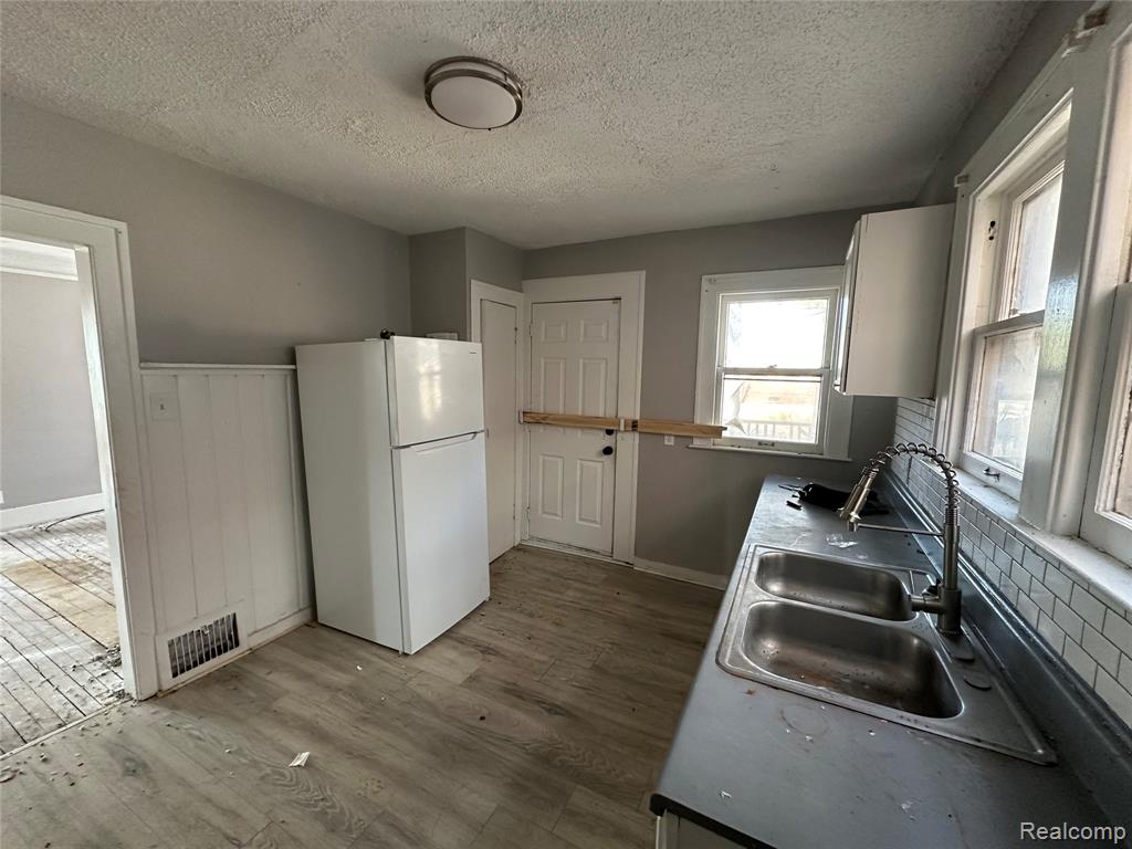 15203 Mettetal Street