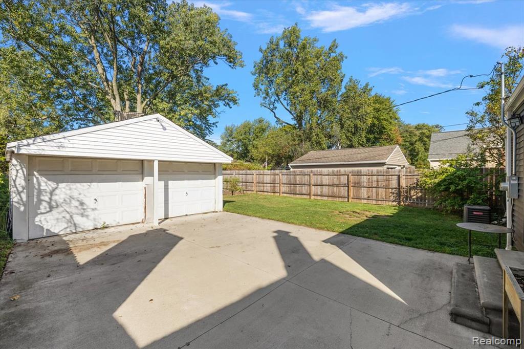 2907 N Altadena Avenue