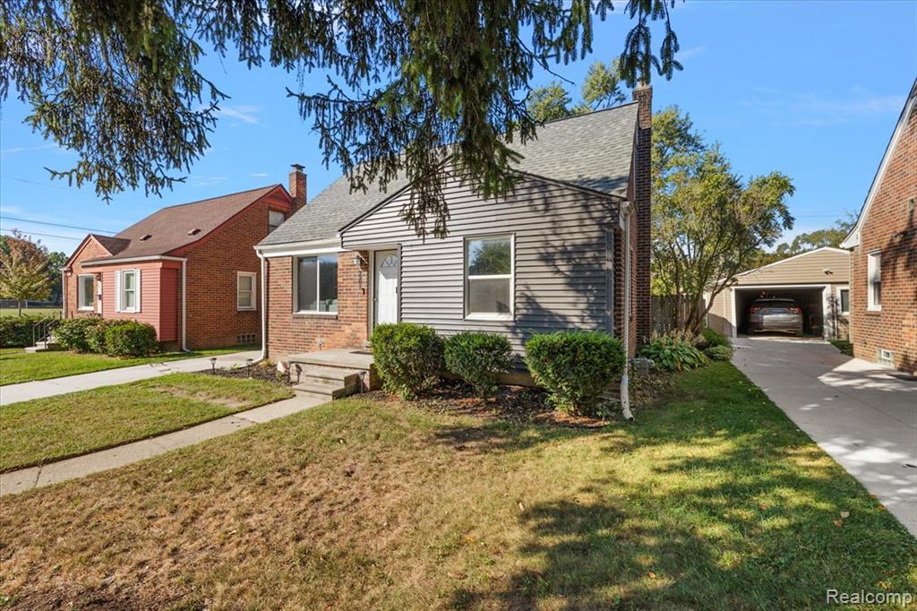 2907 N Altadena Avenue