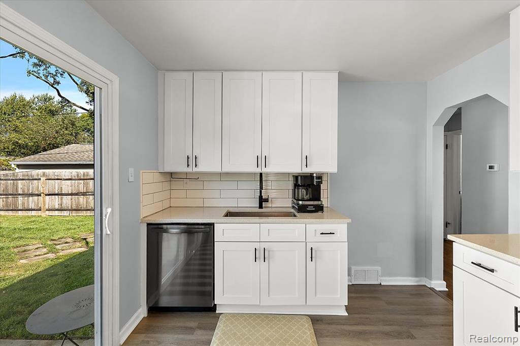 2907 N Altadena Avenue