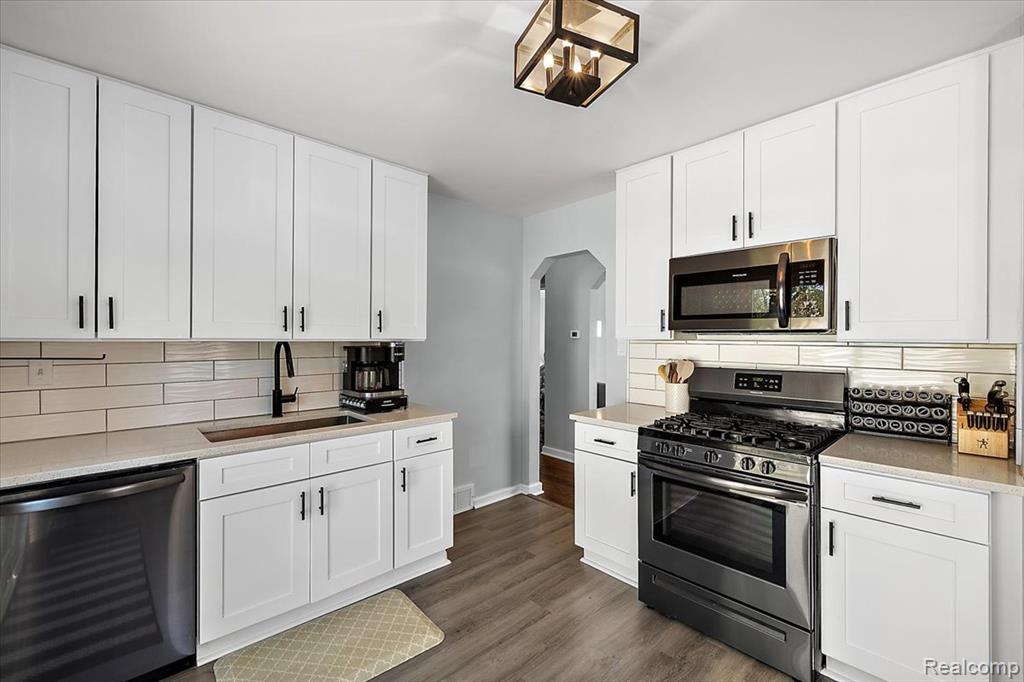 2907 N Altadena Avenue