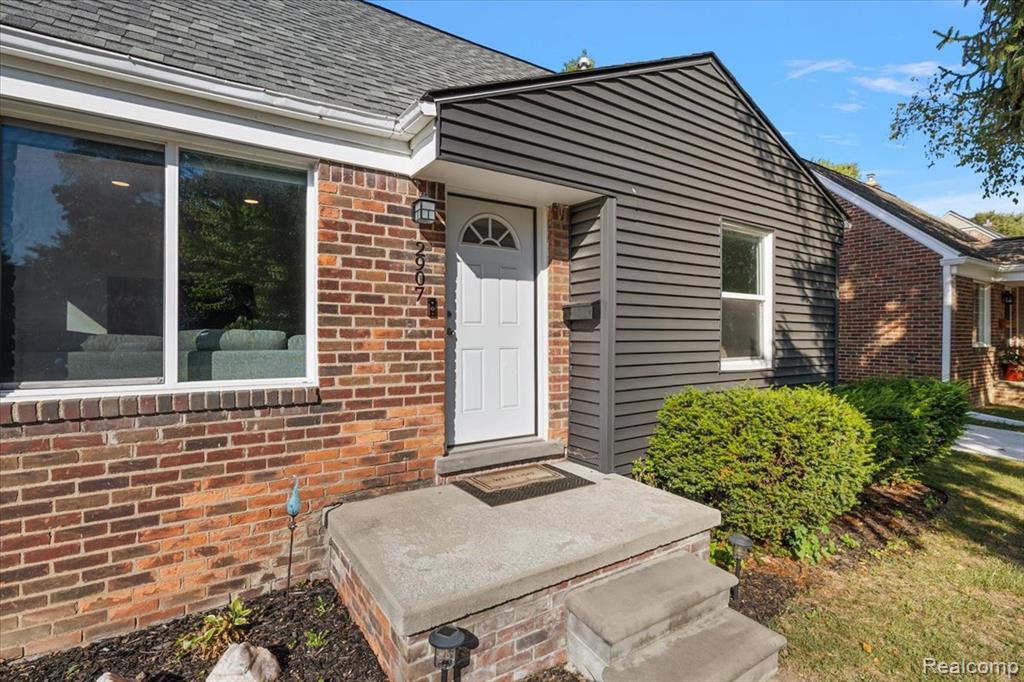 2907 N Altadena Avenue