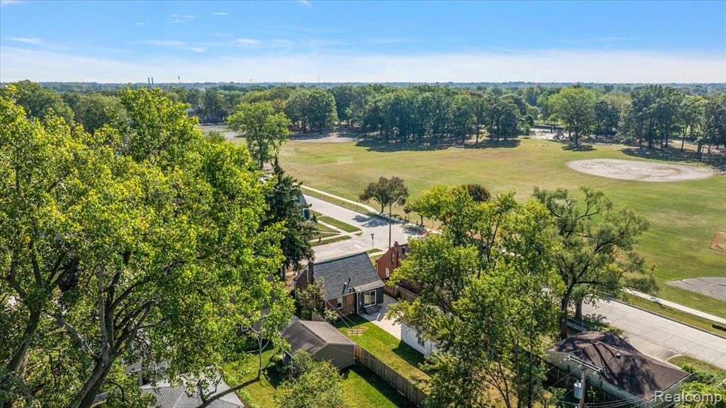 2907 N Altadena Avenue