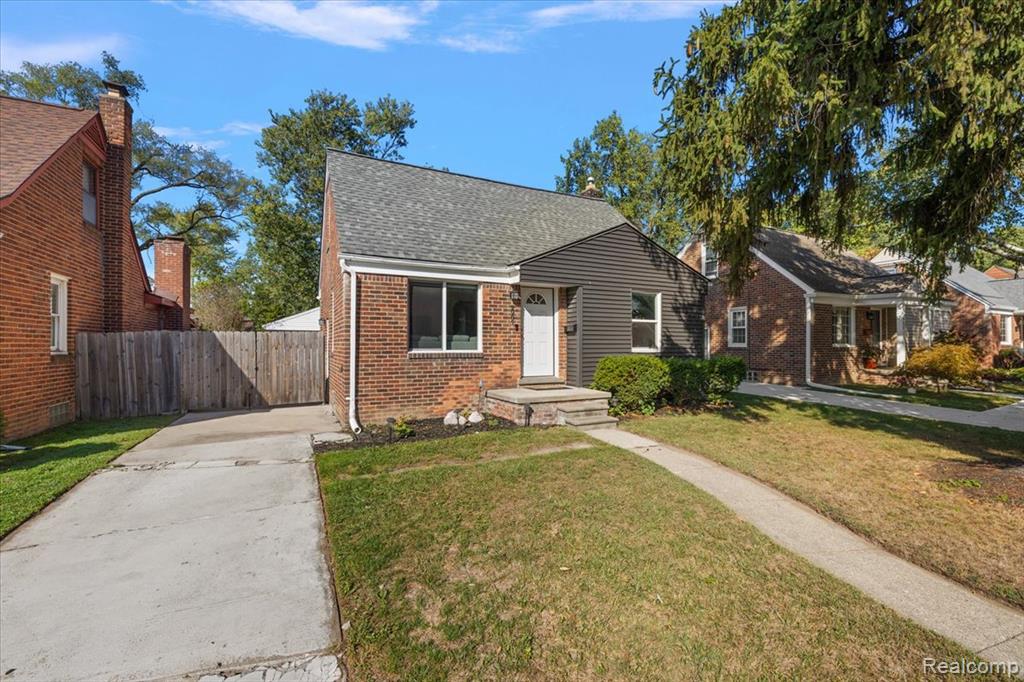 2907 N Altadena Avenue