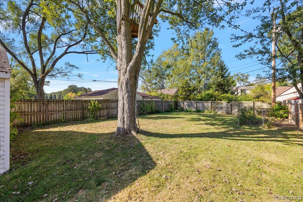 2907 N Altadena Avenue