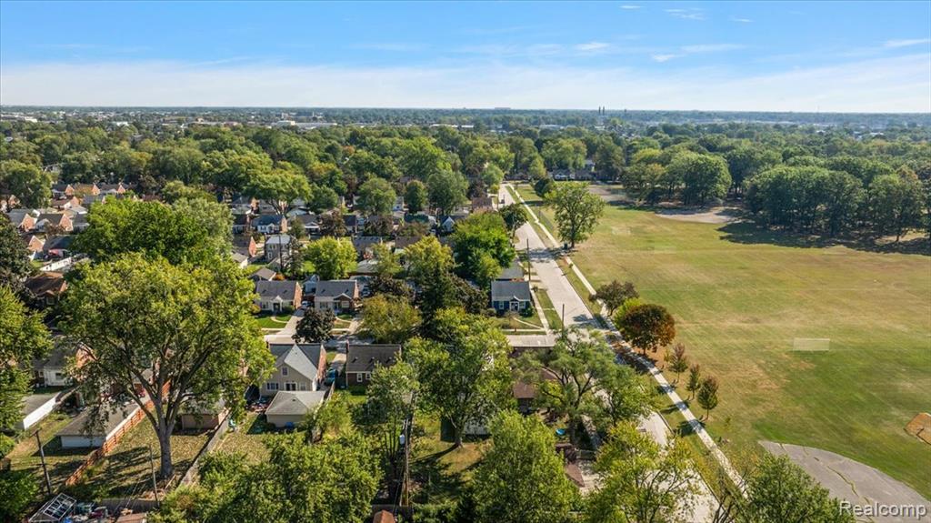 2907 N Altadena Avenue