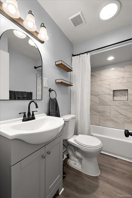 2907 N Altadena Avenue