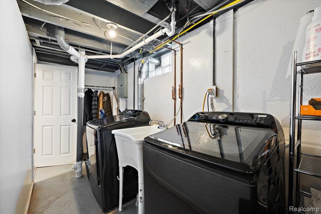 2907 N Altadena Avenue