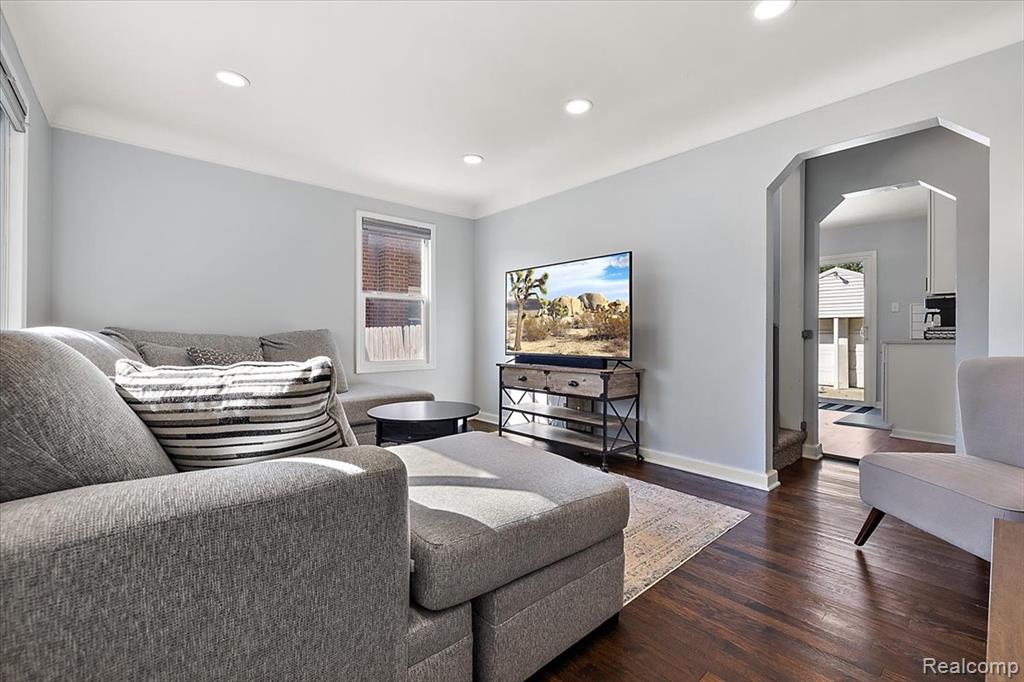 2907 N Altadena Avenue