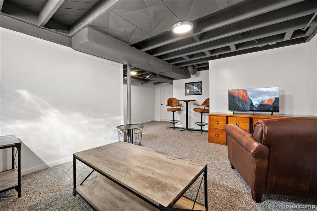 2907 N Altadena Avenue