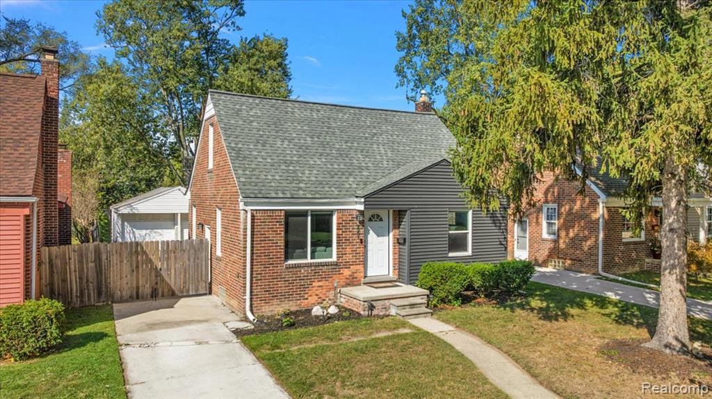 2907 N Altadena Avenue