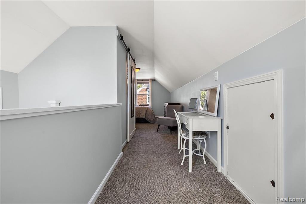 2907 N Altadena Avenue