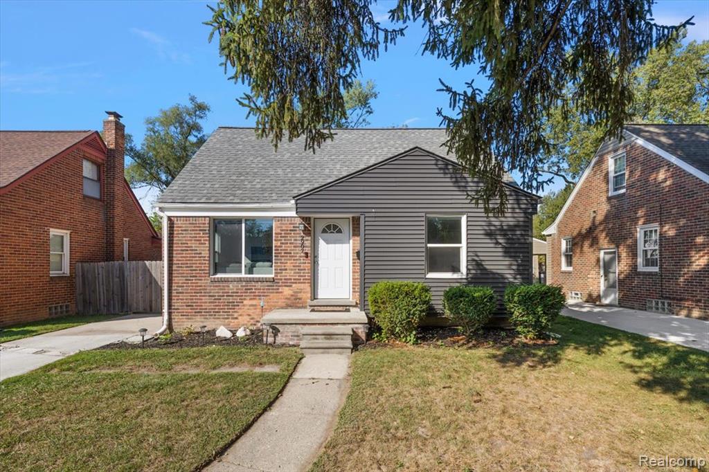 2907 N Altadena Avenue