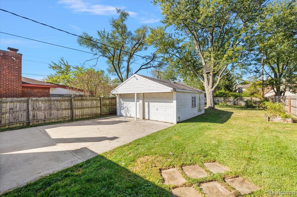 2907 N Altadena Avenue