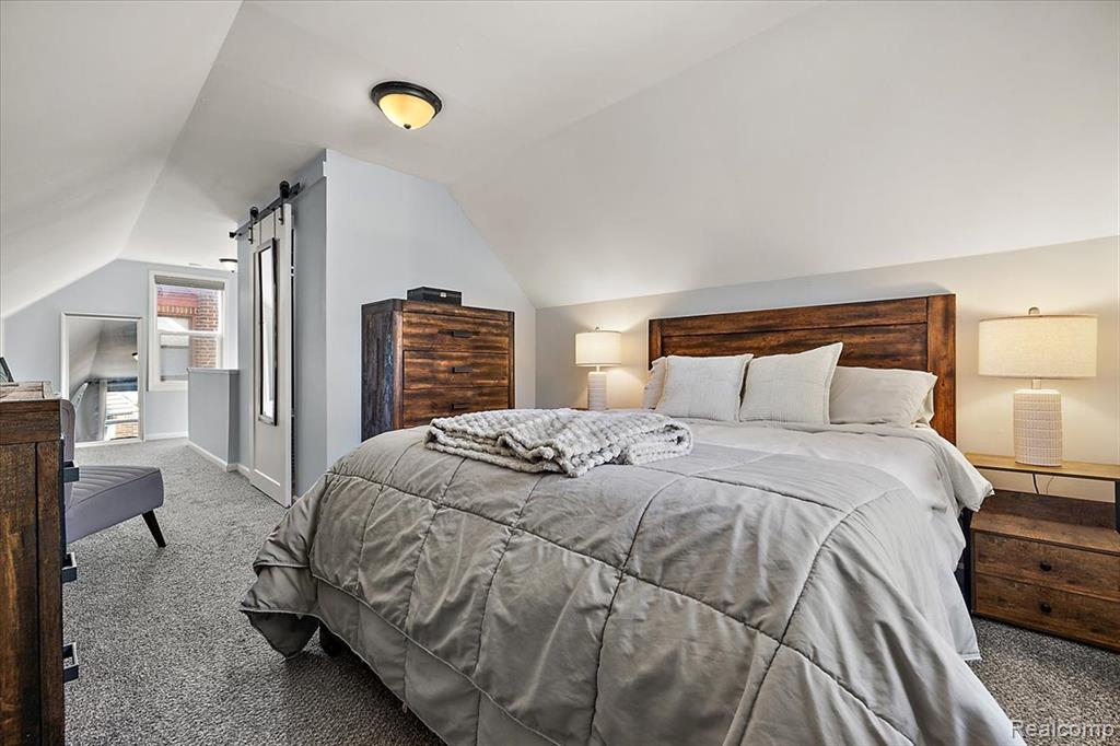 2907 N Altadena Avenue