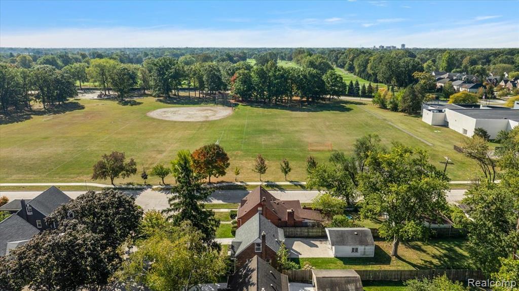 2907 N Altadena Avenue