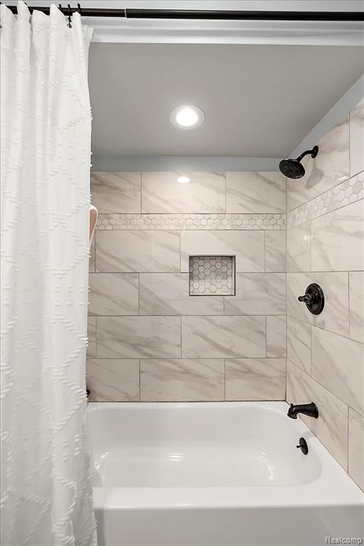 2907 N Altadena Avenue