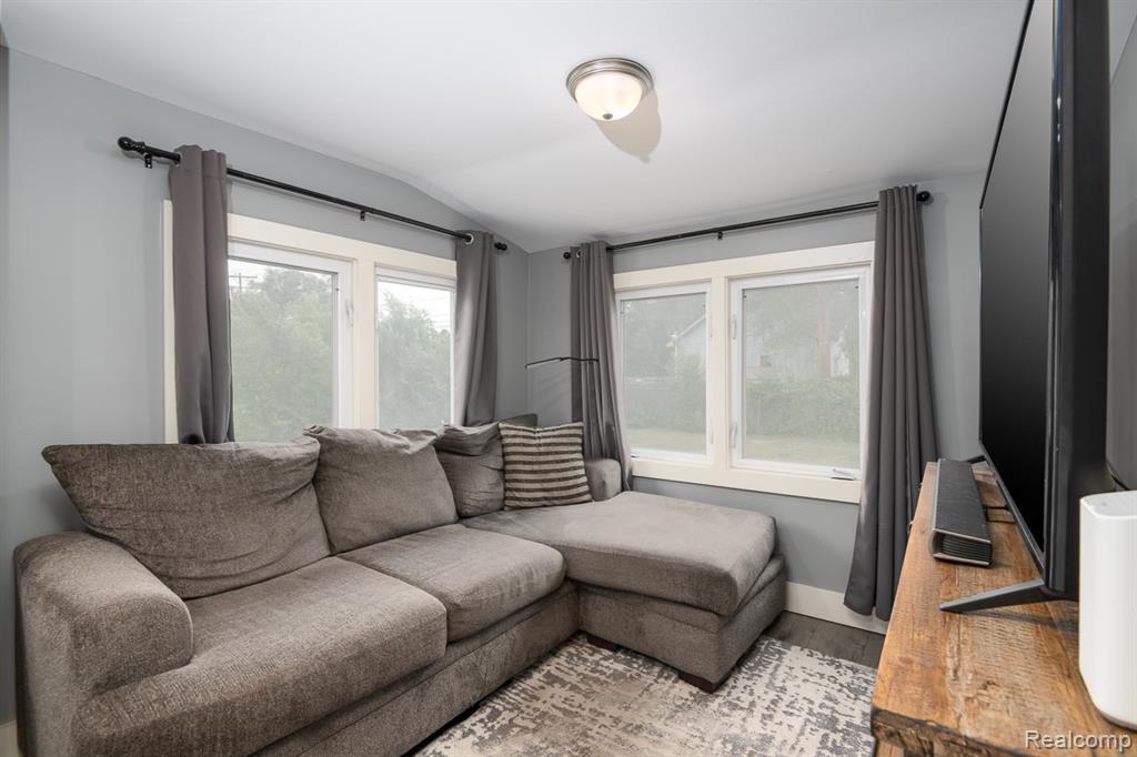 21059 Westview Avenue