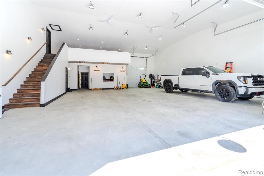 5486 Kidder Road, Almont