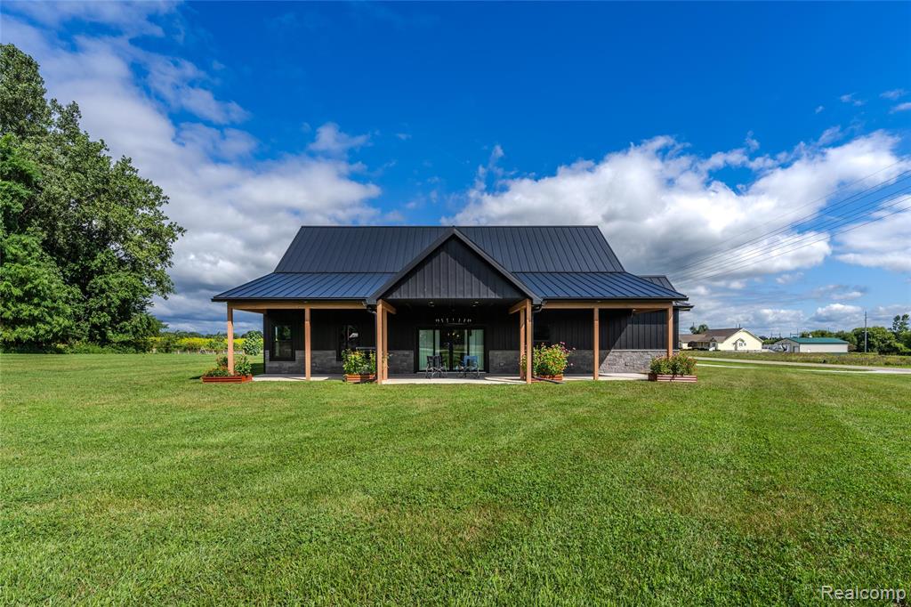 5486 Kidder Road, Almont