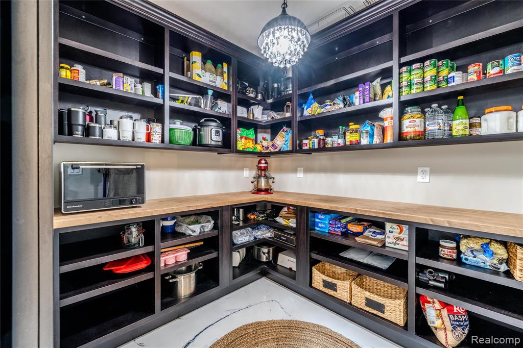 5486 Kidder Road, Almont