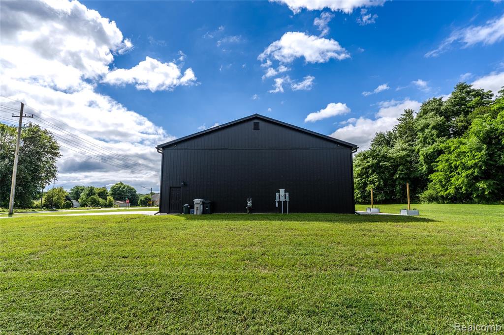 5486 Kidder Road, Almont