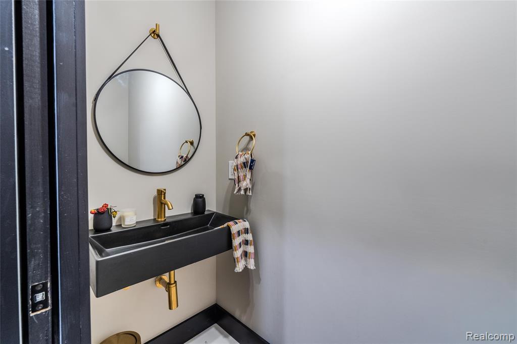 5486 Kidder Road, Almont