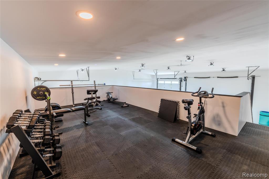 5486 Kidder Road, Almont